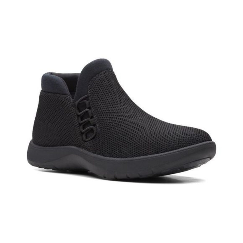 NIB Clarks Adella Pine Boot size 8.5 wide